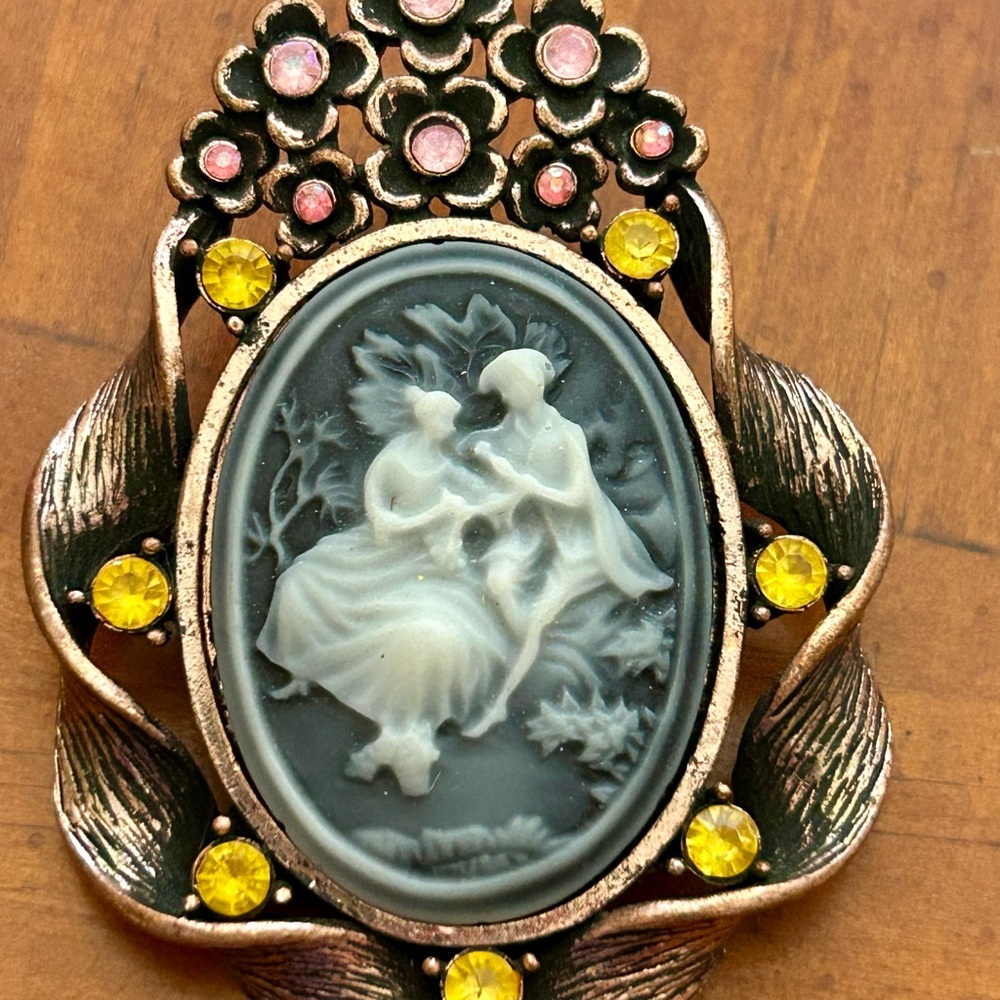 Vintage Courting Couple Cameo Brooch with Yellow and Pink Accents